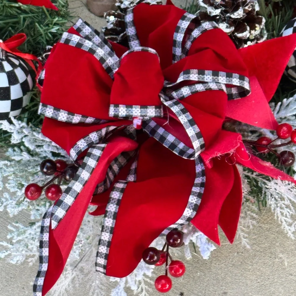 2025 Stylishly Festive Christmas Wreath